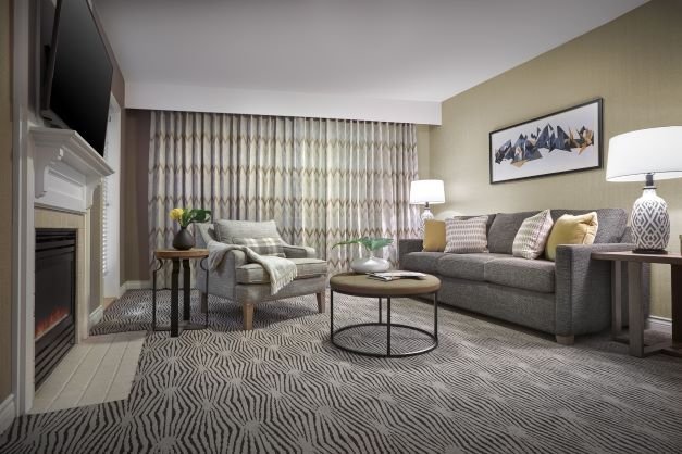 sun peaks grand hotel suite met open haard.jpg