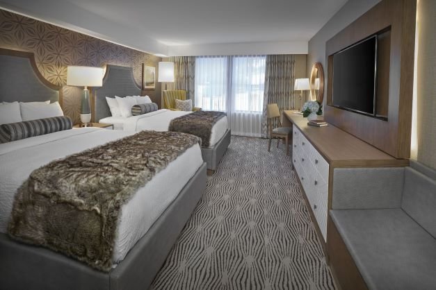 sun peaks grand hotel deluxe room met 2 queens.jpg