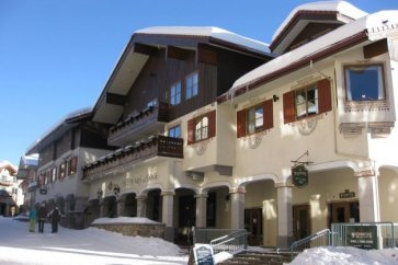 Sun Peaks - Sun Peaks Lodge exterior