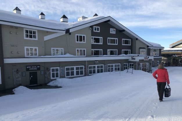 white crystal inn piste zijde ski in ski out.jpg