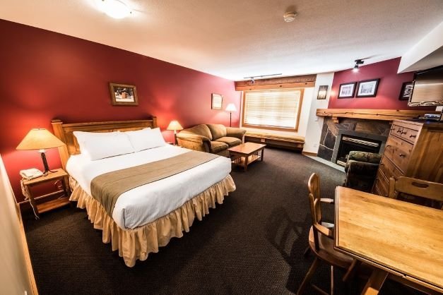 white crystal inn superior kitchenette hotel room voorbeeld kamer 215.jpg