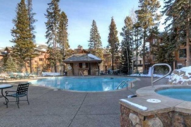 Breckenridge - Mountain Thunder Lodge outside pool and jacuzzi