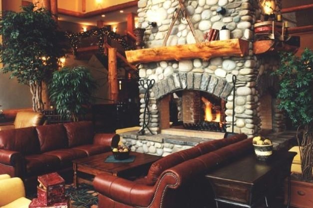 Fernie - Lizard Creek Lodge lobby