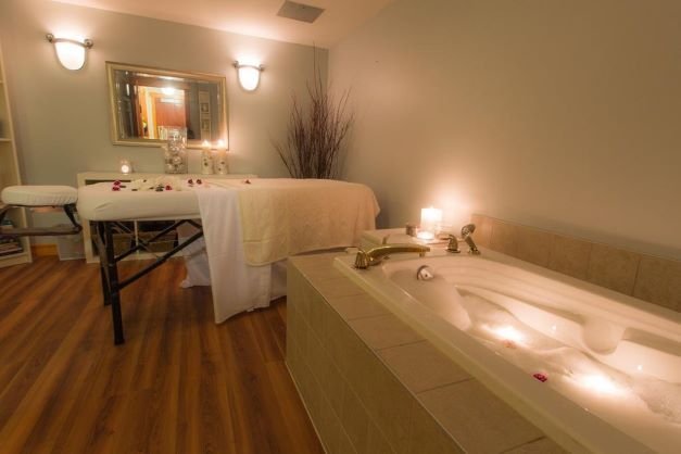 Fernie - Lizard Creek Lodge spa