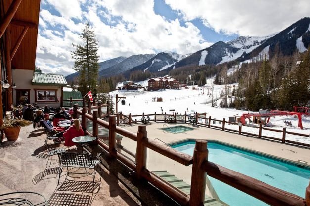 Fernie - Lizard Creek Lodge patio