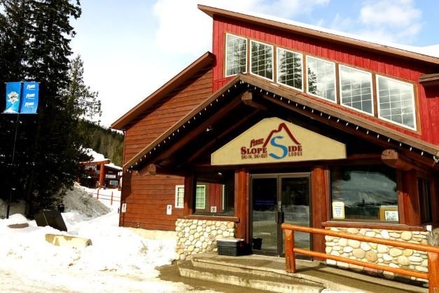 Fernie - Fernie Slopeside Lodge exterior