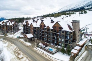 Kicking Horse - Glacier Mountaineer Lodge exterior