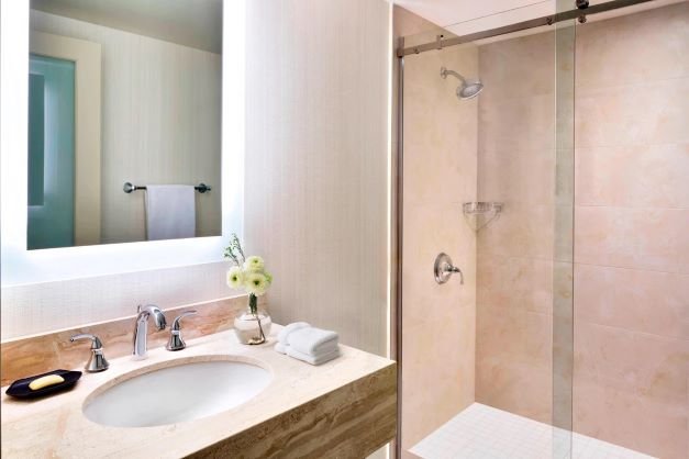 Vancouver - Sheraton vancouver wall centre guest bathroom