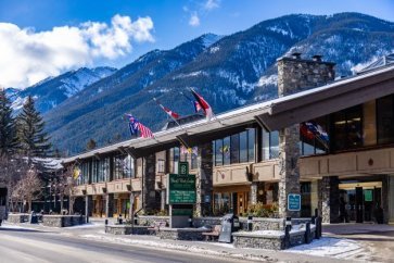Banff - Park lodge exterior
