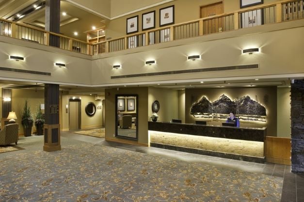 Banff - Park lodge front desk