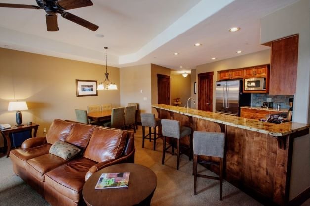 Breckenridge Crystal peak lodge – 3 bedroom condo kitchen