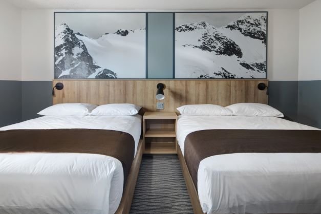 Panorama - the approach - room 2 queen beds