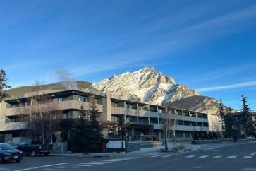 Banff - Banff Aspen Lodge exterior 