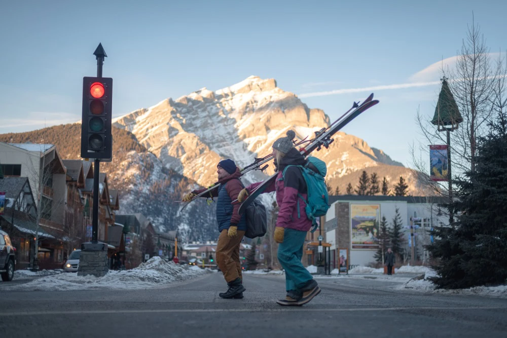 Banff is een echt Canadees bergdorp met een levendig centrum