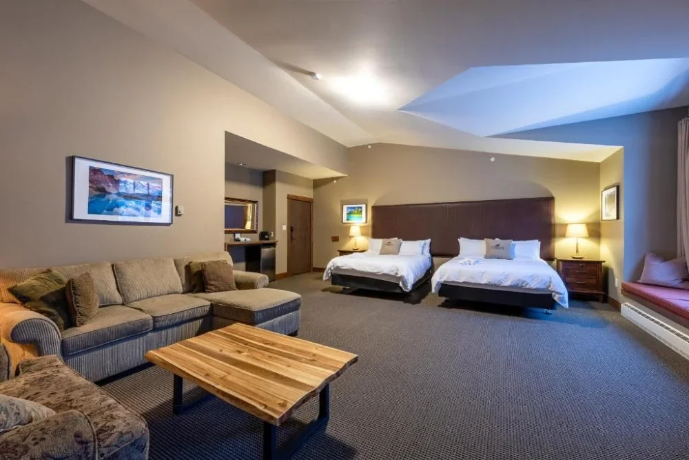 Kicking Horse Copper Horse Lodge 2 Queens Premium Room