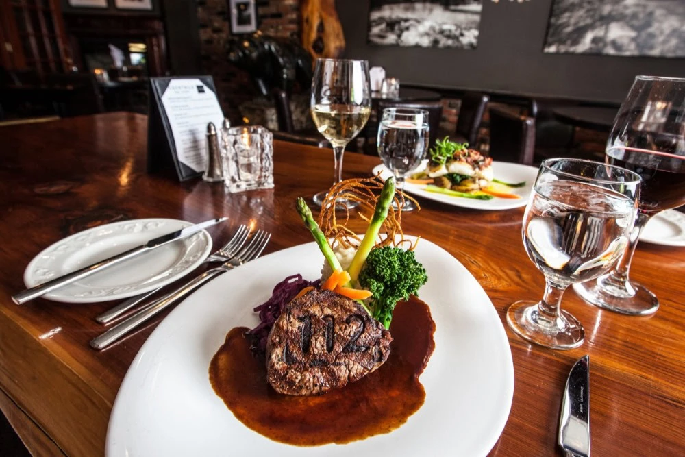 112 (One Twelve) Restaurant & Lounge is Revelstoke’s beste eetervaring en lokaal favoriet