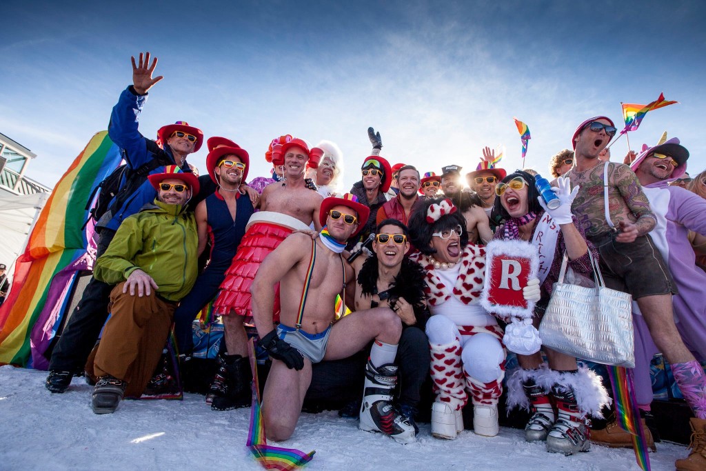 Tijdens de Gay Ski Week in Aspen zijn er après ski feesten, Friendship dinners, drag queen wedstrijden en skitochten