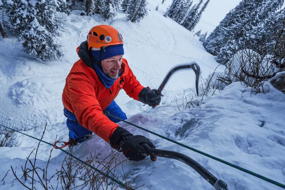 Leuk activiteit in Banff: Ga onder begeleiding ijsklimmen