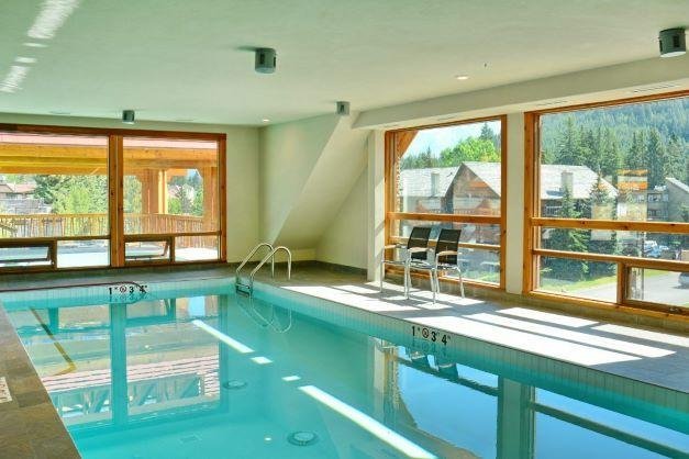 Banff - Moose hotel & suites indoor zwembad