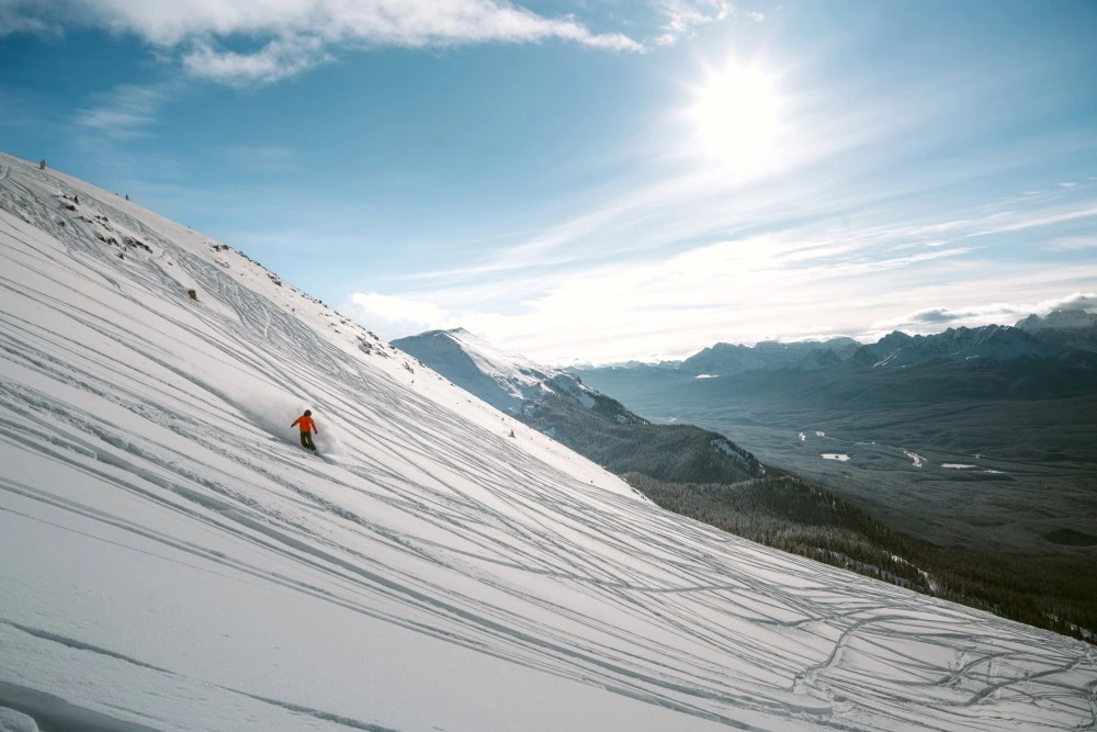 Brede pistes, uitdagende bowls, lange afdalingen en uitstekende mogelijkheden voor off-piste vind je in SkiBig3