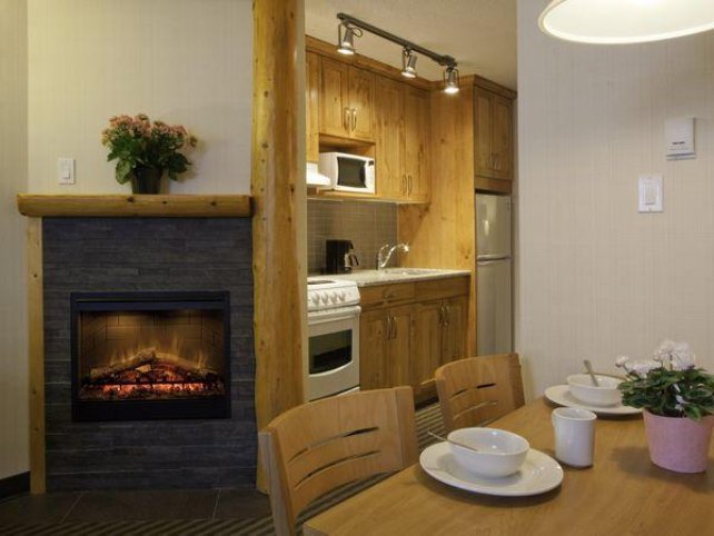 Marmot Lodge kitchenette room Marmot Lodge kitchenette room