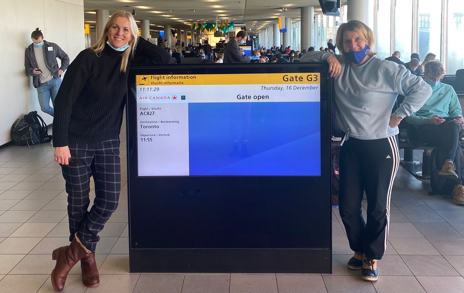 Team WCA op Schiphol, klaar voor vertrek naar Canada