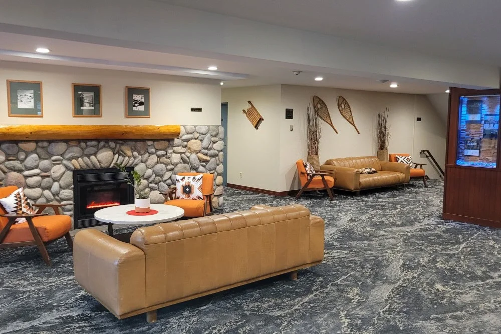 Jasper Lobstick Lodge lobby3