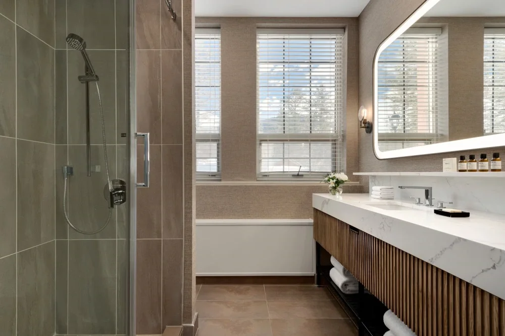 Fairmont Jasper Park Lodge Deluxe Queen Main Lodge Bathroom