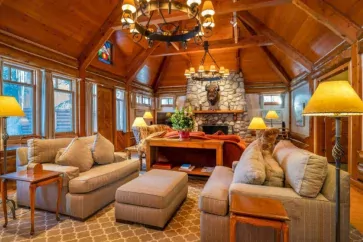 Watson House Lake Louise woonkamer2
