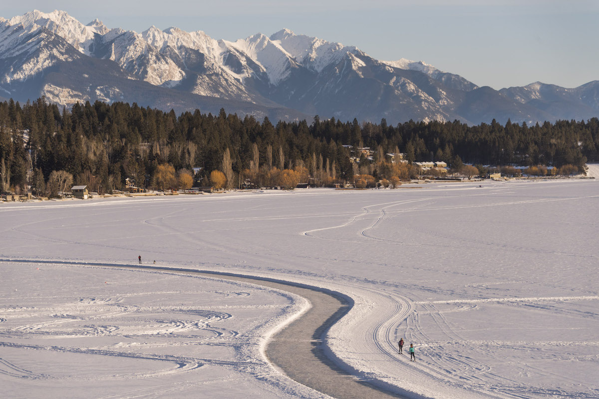 In Panorama kun je schaatsen op de langste natuurlijke ijsbaan ter wereld