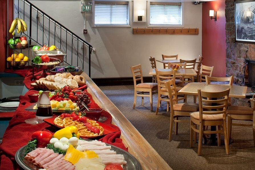 Aspen - Molly Gibson Lodge breakfast room