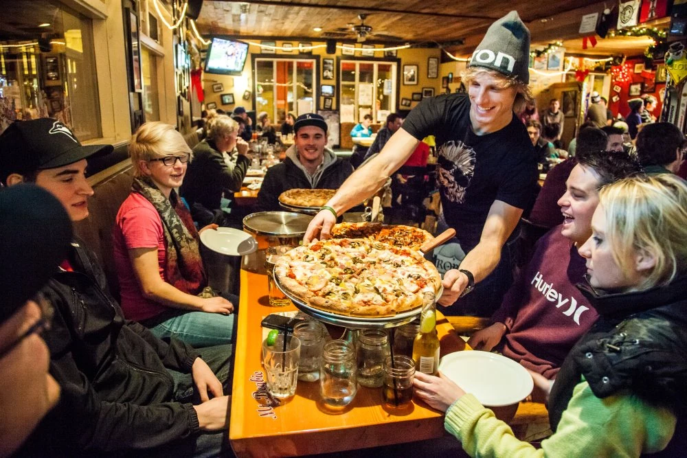 De Village Idiot is over de hele wereld bekend om hun in-house gemaakte pizza’s