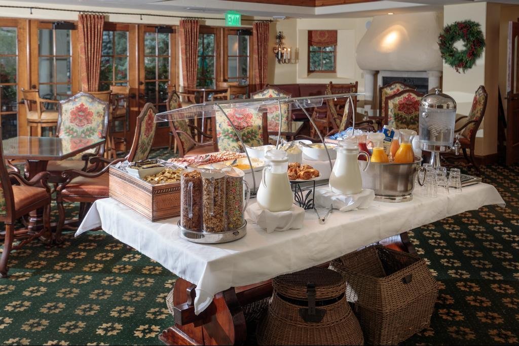 Vail - Austria Haus breakfast room