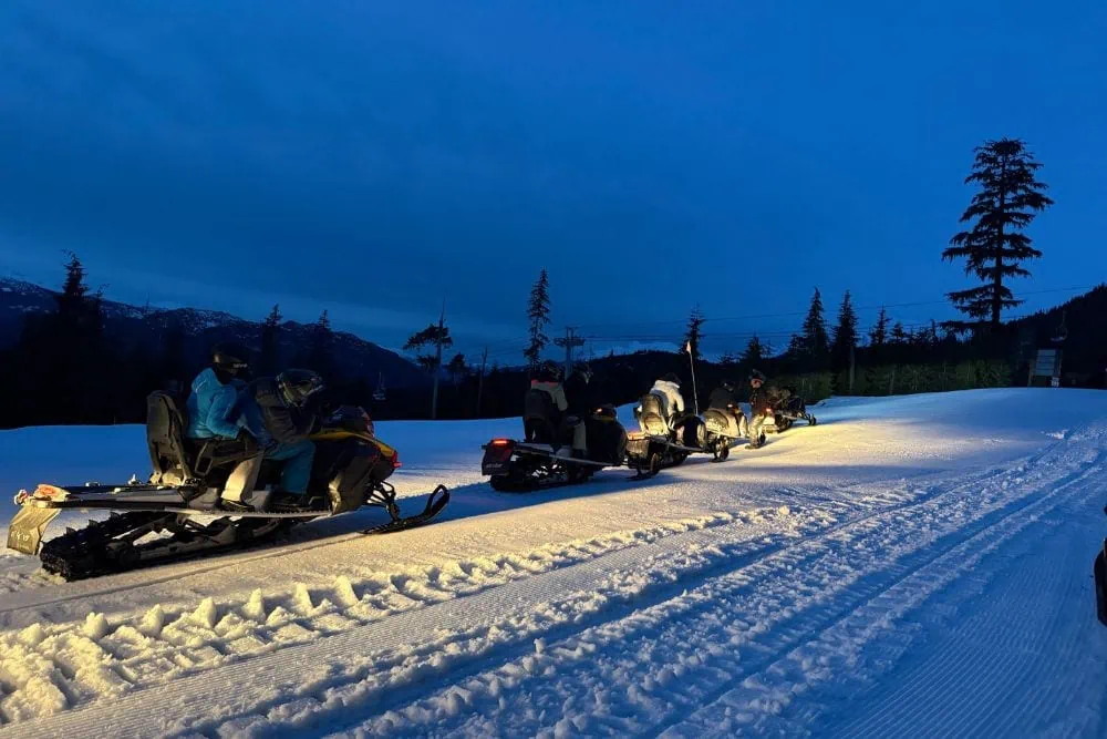 Else ging in Whistler per sneeuwscooter naar the Crystal Hut voor een fondue avond