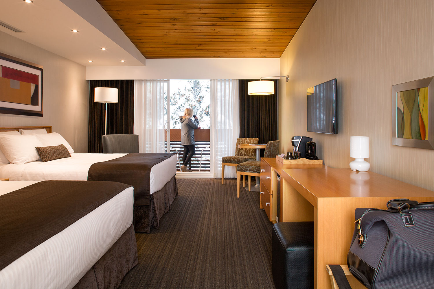 Standard room met 2 queen bedden in de Banff Aspen Lodge