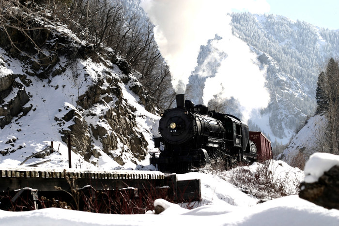 De Heber Valley Railroad is een historische spoorbaan met dito trein door de idyllische vallei. Tijdens het vakantieseizoen wordt het omgedoopt tot de “North Pole Express” voor een echte winterse ervaring, inclusief een ontmoeting met Santa.