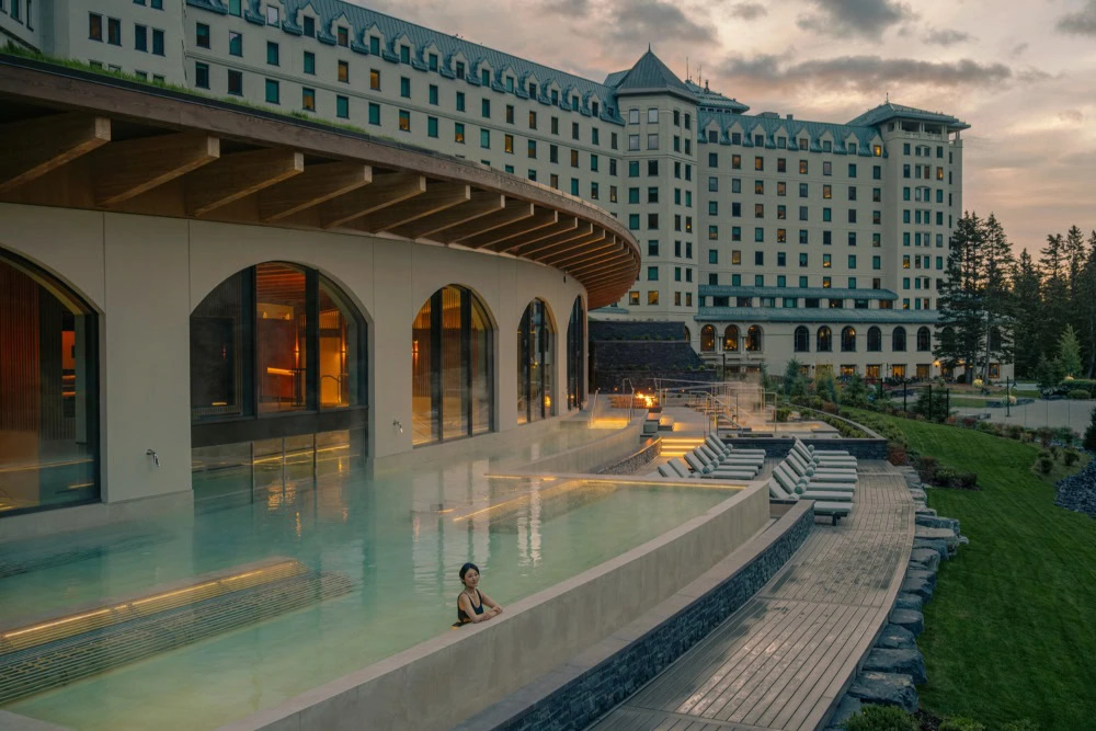 Het ontwerp van de spa in Fairmont Lake Louise is tot in detail uitgewerkt