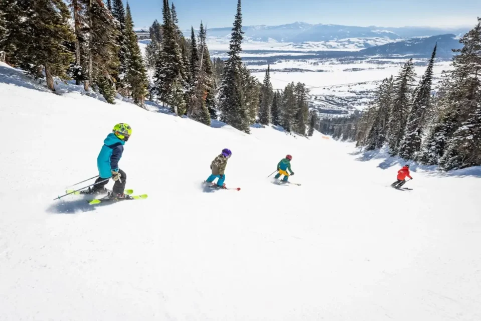 Wintersport in skigebied Jackson Hole in de staat Wyoming in Amerika Wintersport in skigebied Jackson Hole in de staat Wyoming in Amerika