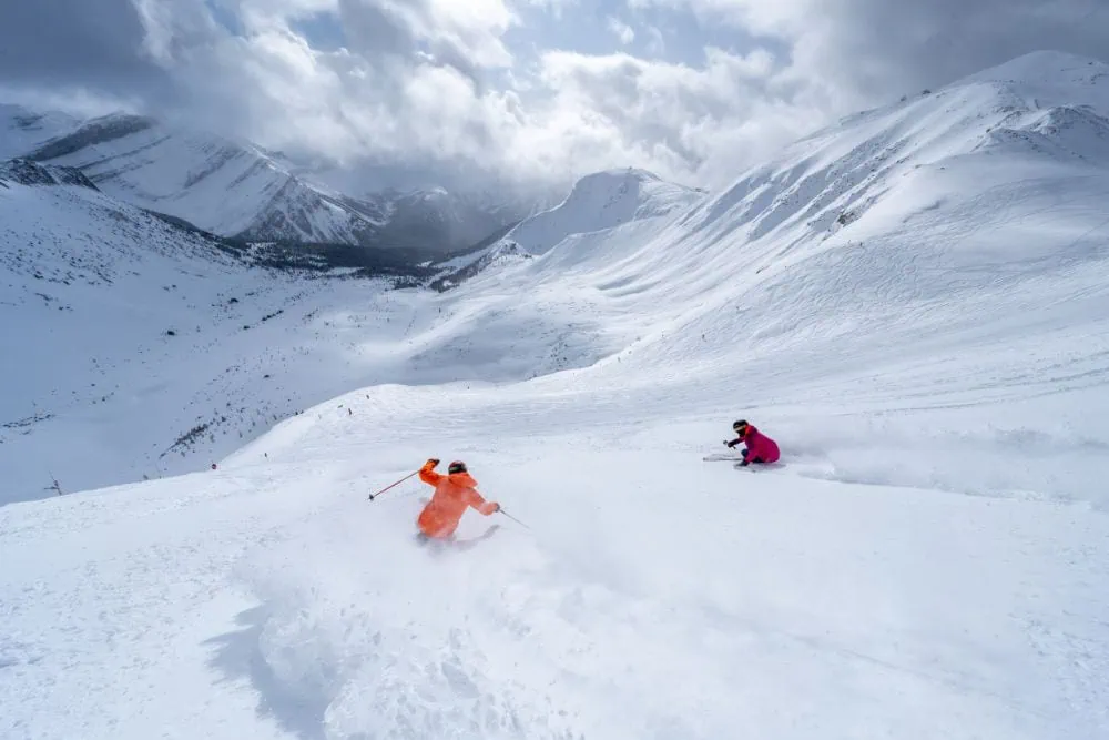 Bestemmingen als Banff, Lake Louise en Sunshine Village, staan bekend om droge, lichte sneeuw