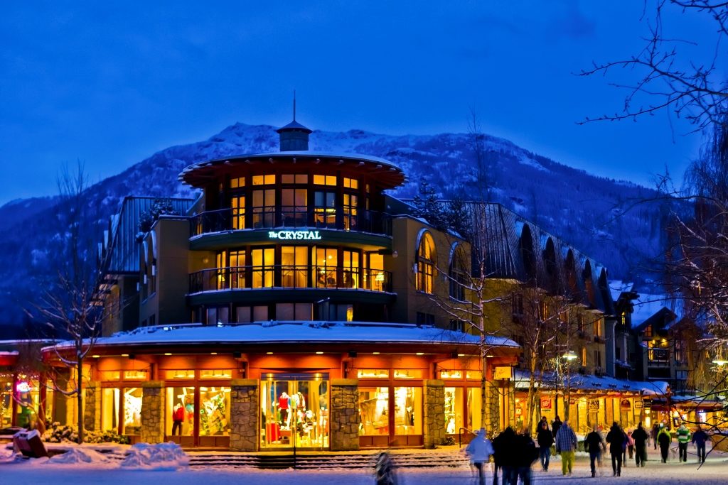 Het populaire Listel hotel in Whistler Village wordt veel geboekt. Boek vroeg en profiteer.