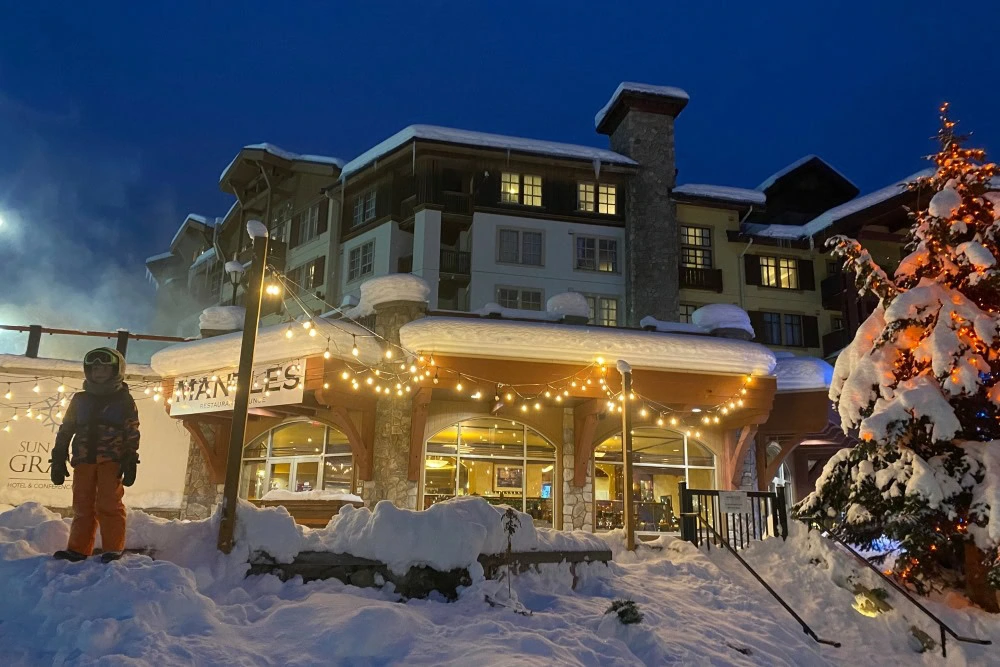 Een goede steak of hamburger eet je bij restaurant Mantles in Sun Peaks