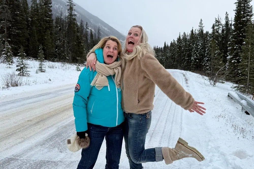 Else en Josee van WintersportCanadaAmerika genieten in Jasper National Park