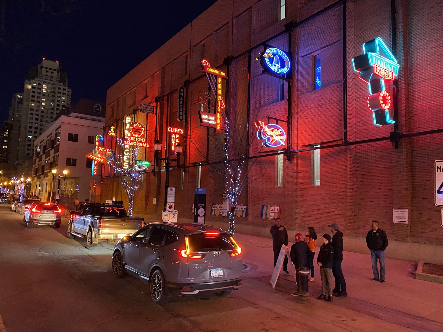 Neon Sign Museum. Het enige museum waar je niet naar binnen hoeft om de kunst te bewonderen! 