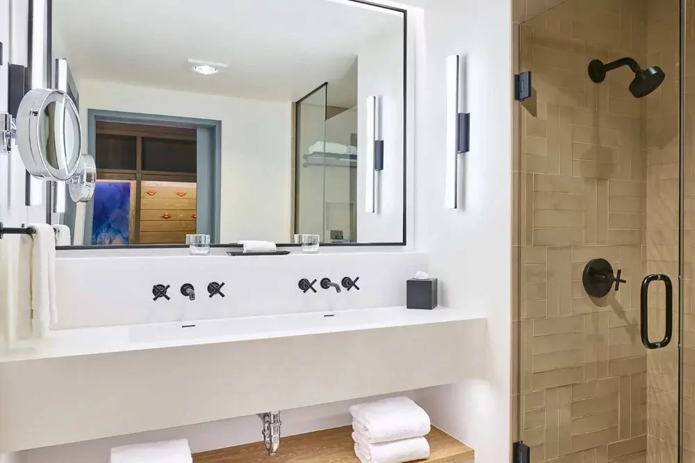 Snowmass - Limelight Hotel Snowmass deluxe room bathroom