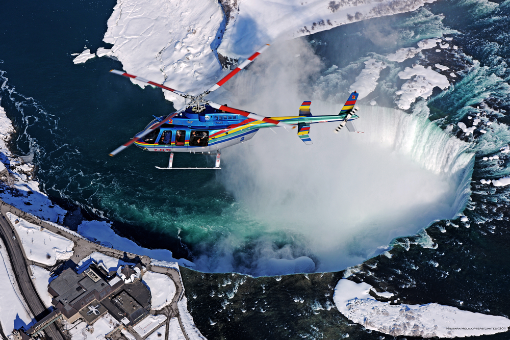 Bezoek de Skylon Tower bij de Niagara Watervallen, Journey behind the Falls of boek een helivlucht