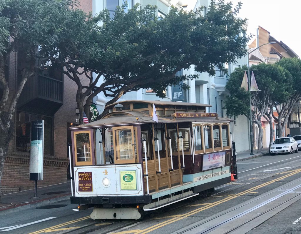 Je kunt in de stad San Francisco in Californie een fiets huren om de diverse wijken te ontdekken