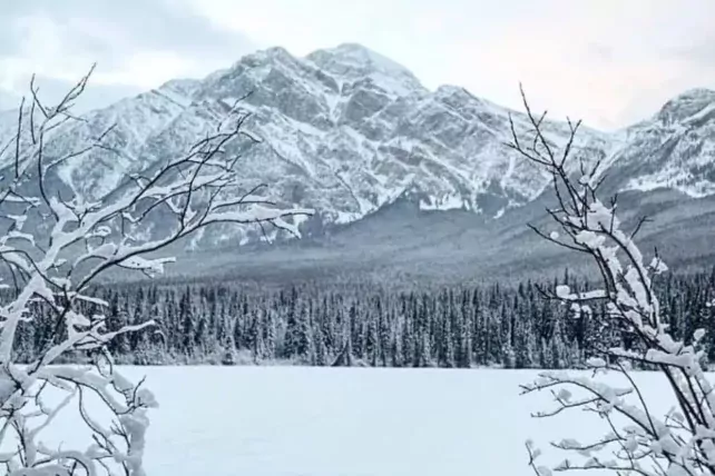 Ontdek prachtige bevroren meren tijdens je wintersportvakantie in Jasper Jasper bevroren meer