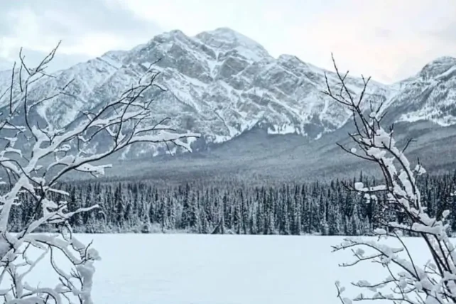 Ontdek prachtige bevroren meren tijdens je wintersportvakantie in Jasper Jasper bevroren meer
