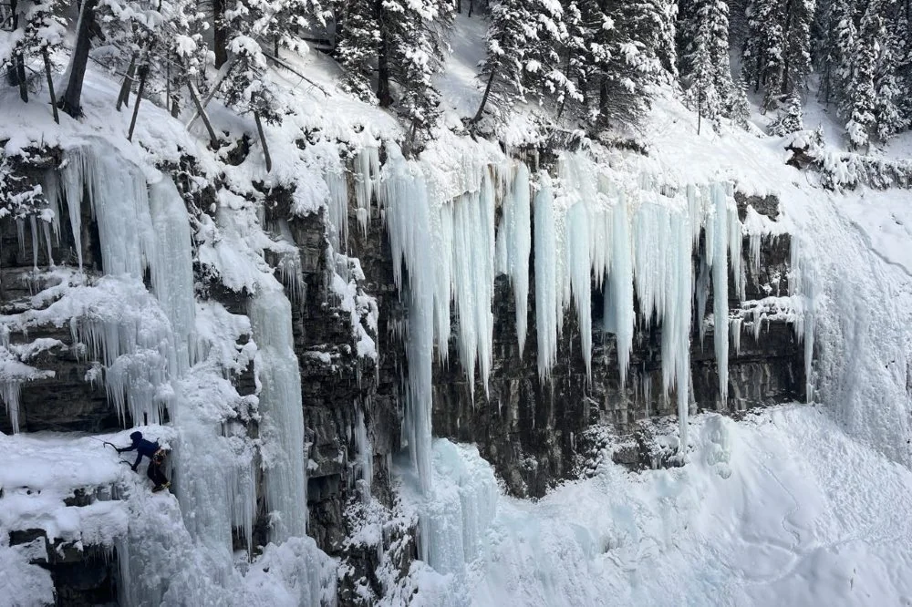 Aanrader: Johnston Canyon voor een prachtige winterwandeling