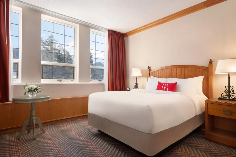 Fairmont Jasper Park Lodge Deluxe Queen Main Lodge Bedroom